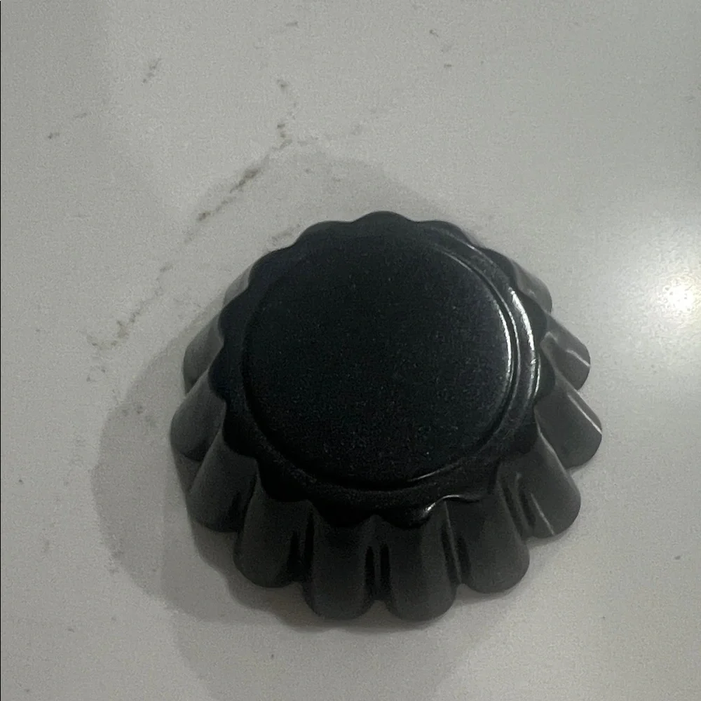 Non-Stick‎ Black Fluted Cake Pan
